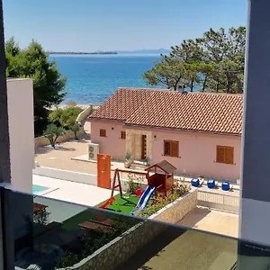 Apartment A&h, Vir